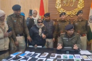 साल के अंत में लोगों के चेहरों पर आई खुशी