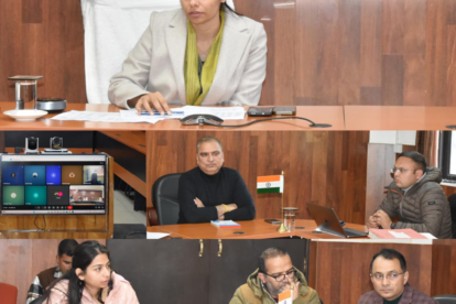 डीसी निधि मलिक का सख्त रुख: रियासी में पानी और ज़मीन से जुड़े कामों में लाएं तेज़ी