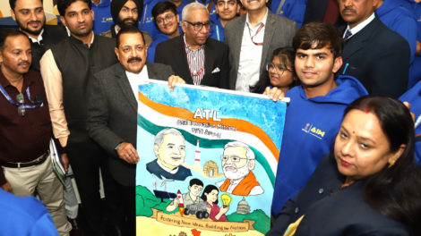 नन्हे वैज्ञानिकों के साथ मंत्री की 'चाय पर चर्चा': डॉ. जितेंद्र सिंह ने बढ़ाया बच्चों का हौसला