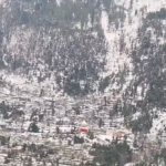 भारी बर्फबारी से थमी कश्मीर की रफ़्तार: हाईवे पर फंसे हजारों मुसाफिर, उड़ानें ठप