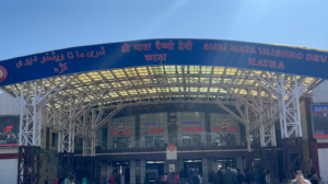 कश्मीर में सैलानियों की बहार: अब ट्रेन के सफर ने आसान बनाई घाटी की राह