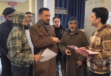 कुलगाम की मिसाल: 12 हजार बुजुर्गों को मिला 5 लाख का 'सुरक्षा कवच'