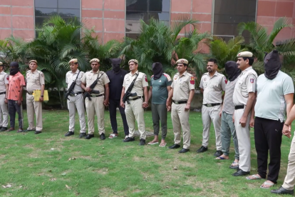 दिल्ली में पुलिस की महा-रेड: 3211 ठिकानों पर छापेमारी, ड्रग्स और हथियारों के साथ 267 तस्कर गिरफ्तार।