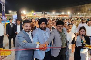 जमशेदपुर में ऋषभ ऑटोमोबाइल्स ने अपना पहला हाई-टेक सर्विस सेंटर शुरू किया है। यहाँ ट्रक और ट्रेलर मालिकों को आधुनिक मशीनों और एक्सपर्ट टेक्नीशियन्स के जरिए बेहतरीन मेंटेनेंस सुविधा मिलेगी।