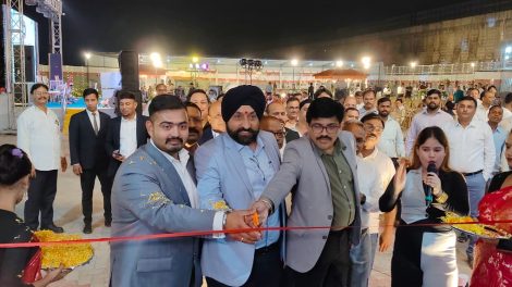 जमशेदपुर में ऋषभ ऑटोमोबाइल्स ने अपना पहला हाई-टेक सर्विस सेंटर शुरू किया है। यहाँ ट्रक और ट्रेलर मालिकों को आधुनिक मशीनों और एक्सपर्ट टेक्नीशियन्स के जरिए बेहतरीन मेंटेनेंस सुविधा मिलेगी।