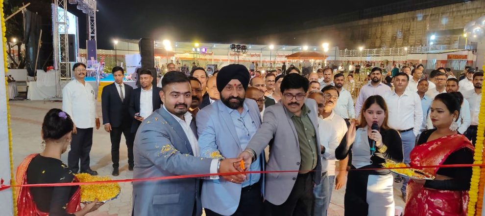 जमशेदपुर में ऋषभ ऑटोमोबाइल्स ने अपना पहला हाई-टेक सर्विस सेंटर शुरू किया है। यहाँ ट्रक और ट्रेलर मालिकों को आधुनिक मशीनों और एक्सपर्ट टेक्नीशियन्स के जरिए बेहतरीन मेंटेनेंस सुविधा मिलेगी।