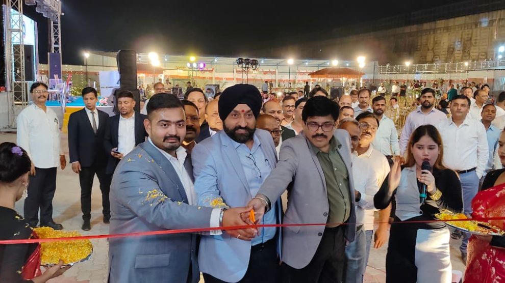 जमशेदपुर में ऋषभ ऑटोमोबाइल्स ने अपना पहला हाई-टेक सर्विस सेंटर शुरू किया है। यहाँ ट्रक और ट्रेलर मालिकों को आधुनिक मशीनों और एक्सपर्ट टेक्नीशियन्स के जरिए बेहतरीन मेंटेनेंस सुविधा मिलेगी।