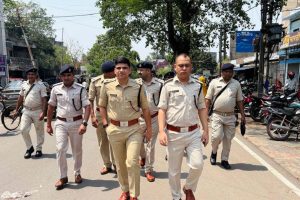 रामगढ़ की सड़कों पर अब 'प्रहरी' का पहरा: अपराधियों में खौफ और जनता में विश्वास जगाने उतरे एसपी मुकेश लुनायत