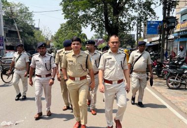 रामगढ़ की सड़कों पर अब 'प्रहरी' का पहरा: अपराधियों में खौफ और जनता में विश्वास जगाने उतरे एसपी मुकेश लुनायत