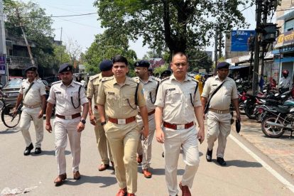 रामगढ़ की सड़कों पर अब 'प्रहरी' का पहरा: अपराधियों में खौफ और जनता में विश्वास जगाने उतरे एसपी मुकेश लुनायत