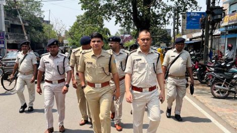 रामगढ़ की सड़कों पर अब 'प्रहरी' का पहरा: अपराधियों में खौफ और जनता में विश्वास जगाने उतरे एसपी मुकेश लुनायत