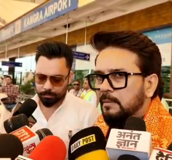 अनुराग ठाकुर का कांग्रेस पर तीखा प्रहार: नीट विवाद से लेकर नगर निगम चुनाव तक विपक्ष को घेरा